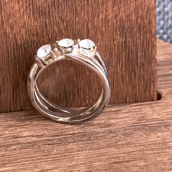 ♥️ Sale 3for$15! Vtg Silver Tone Clear Stone Ring Intersecting Bands size 6.5 - Picture 7 of 8